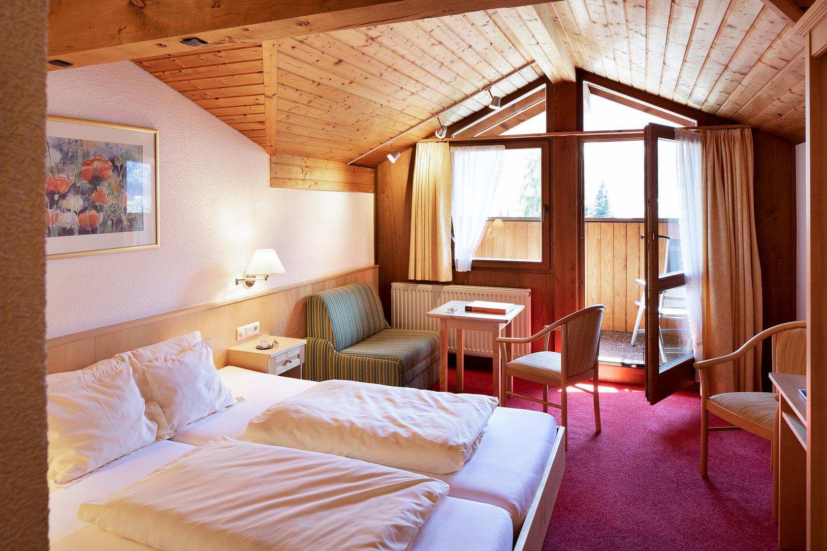 Doppelbett-Zimmer mit Balkon, Hotel Zimba, Montafon